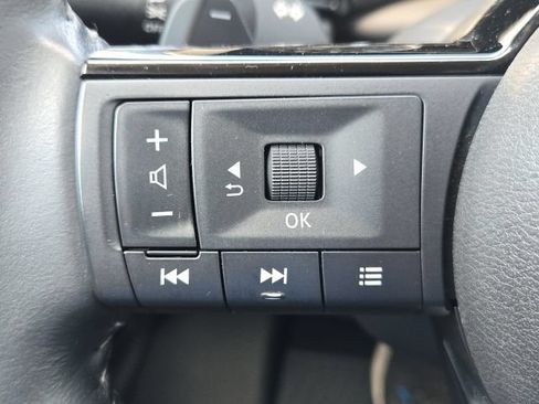 Used 2022 Nissan Pathfinder SV AWD/4WD image 14