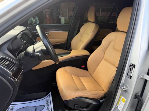 Used 2019 Volvo XC90 T6 Momentum w/ Protection Package Premier image 11