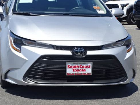 Used 2023 Toyota Corolla LE FWD image 4