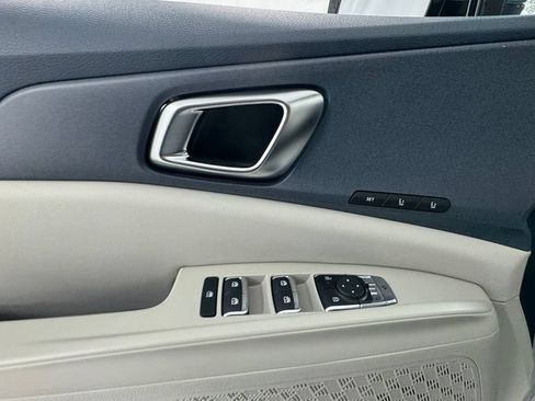 New 2026 Kia Carnival EX FWD image 22
