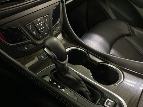 Used 2020 Buick Envision Essence FWD image 19
