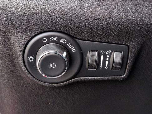 Used 2022 Jeep Compass Limited w/ (RED) Package image 25