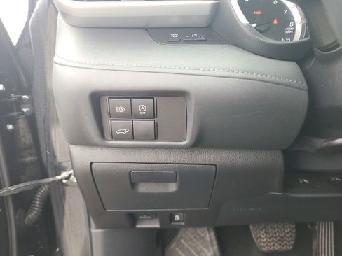 Used 2024 Toyota Highlander XLE image 26