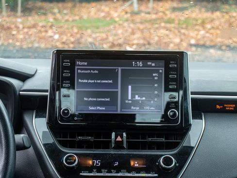 Used 2021 Toyota Corolla LE image 16