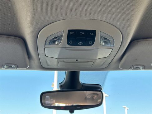 Used 2024 Chrysler Pacifica Select image 25