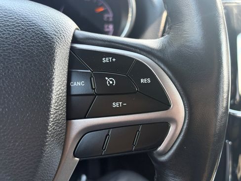 Used 2019 Jeep Grand Cherokee Altitude AWD/4WD image 26