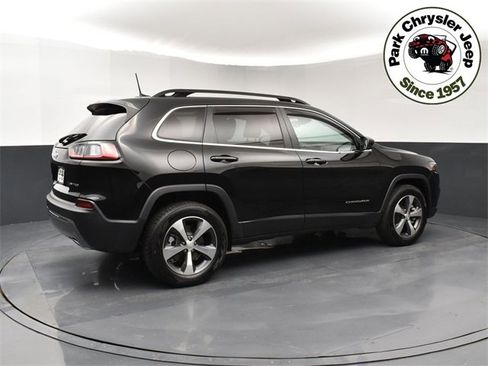 Used 2022 Jeep Cherokee Limited image 6