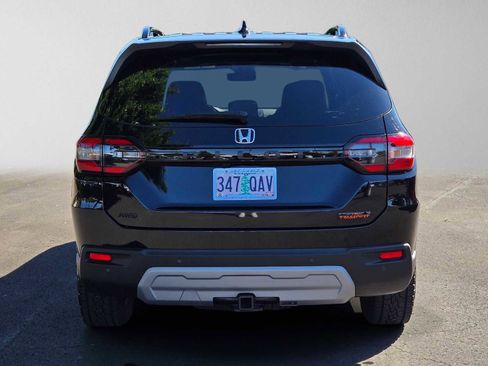 Used 2025 Honda Pilot TrailSport image 4