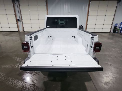 New 2026 Jeep Gladiator Mojave w/ Steel Bumper Group image 27