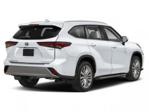 New 2026 Toyota Highlander Platinum image 3