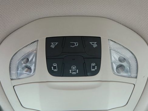 Used 2020 Chrysler Pacifica Touring-L image 20