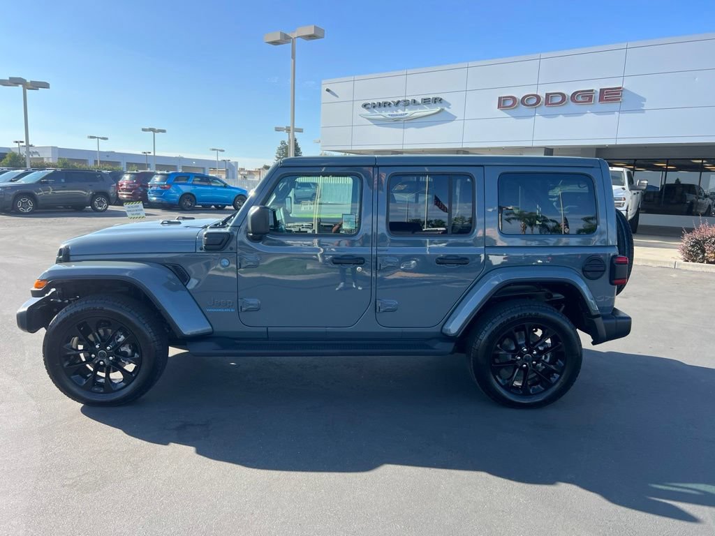 Used 2025 Jeep Wrangler Unlimited Sahara AWD/4WD image 13