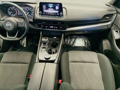 Used 2024 Nissan Rogue SV image 12