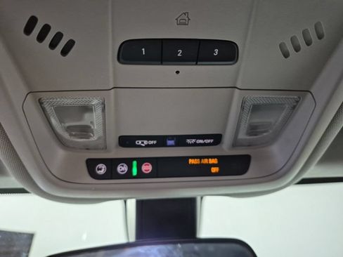 Used 2019 Chevrolet Equinox LT FWD image 16