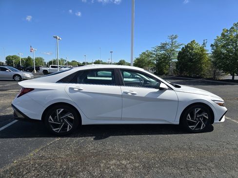 Used 2025 Hyundai Elantra Limited FWD image 8