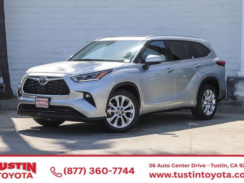 Used 2023 Toyota Highlander Limited FWD image 1
