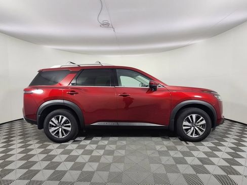 Used 2023 Nissan Pathfinder SL AWD/4WD image 6