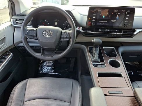 Used 2022 Toyota Sienna LE image 12