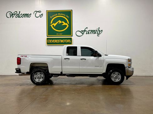 Used 2019 Chevrolet Silverado 2500 W/T AWD/4WD image 2