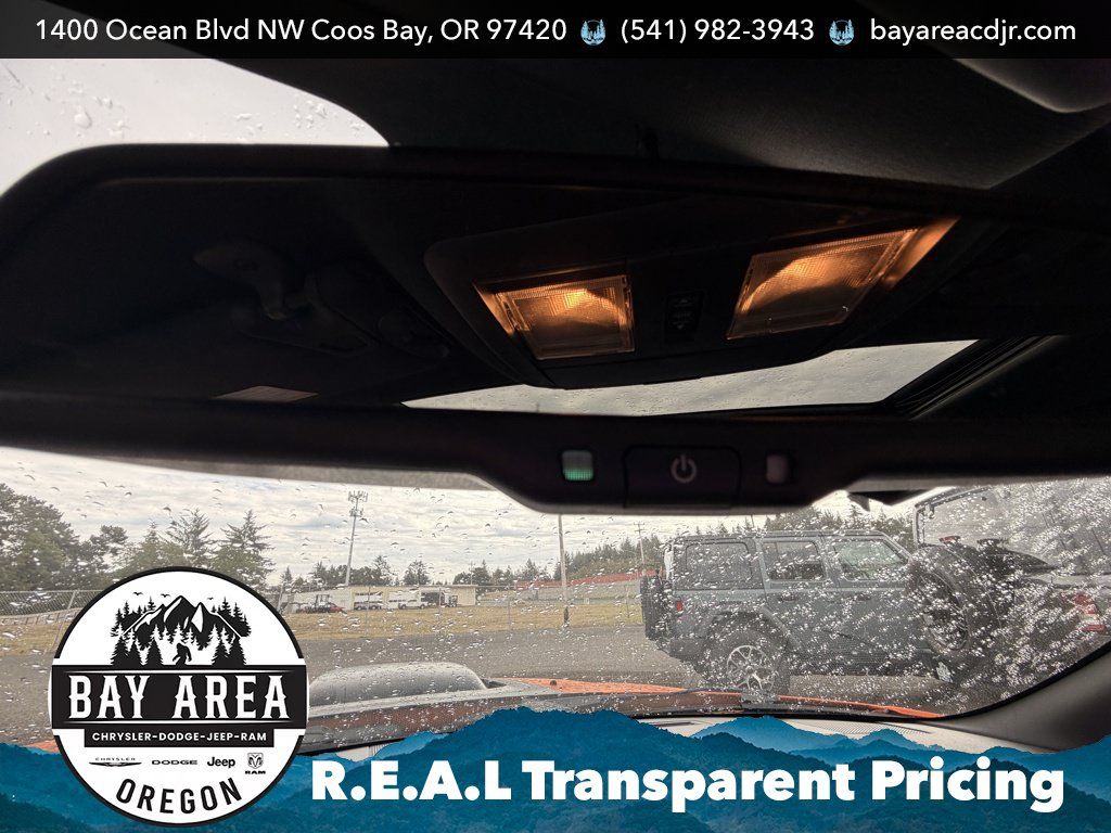 Used 2014 Dodge Challenger R/T RWD image 20