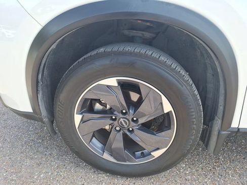 Certified 2024 Nissan Rogue SV FWD image 16