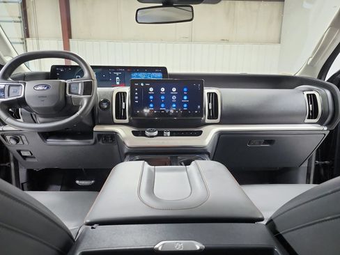 Used 2025 Ford Expedition Active AWD/4WD image 28