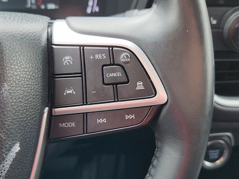 Used 2025 Toyota Grand Highlander AWD image 13