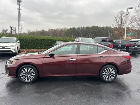 Used 2024 Nissan Altima 2.5 SV image 8