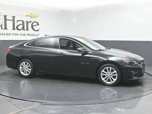 Used 2018 Chevrolet Malibu LT FWD image 1