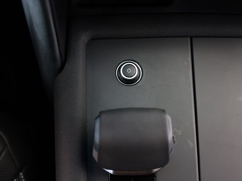 Used 2024 Land Rover Discovery Metropolitan Edition AWD/4WD image 55