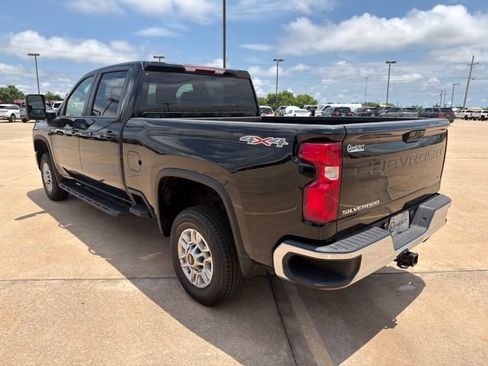 Used 2024 Chevrolet Silverado 2500 LT w/ Convenience Package AWD/4WD image 17
