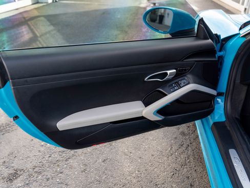 Used 2020 Porsche 718 Cayman image 10