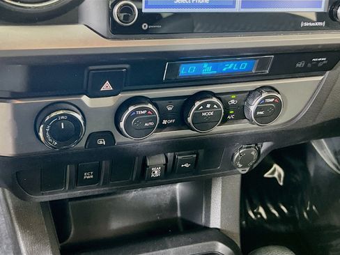Used 2022 Toyota Tacoma SR5 AWD/4WD image 15