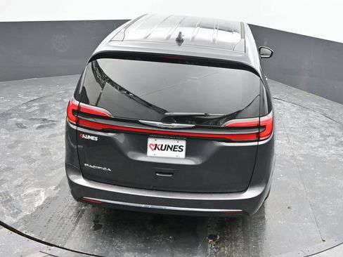 Used 2023 Chrysler Pacifica Touring-L image 63