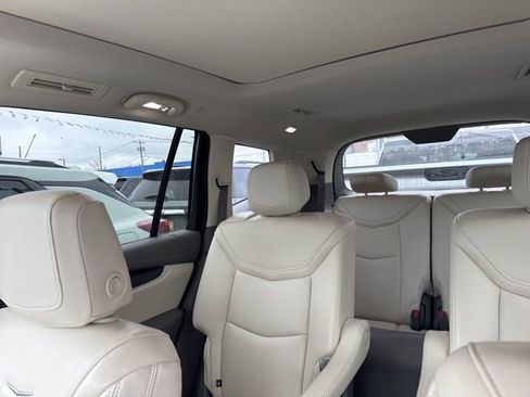 Used 2023 Cadillac XT6 Premium Luxury image 2