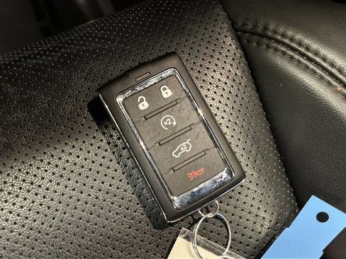 Used 2024 Jeep Wagoneer L 4WD w/ Premium Group I image 30