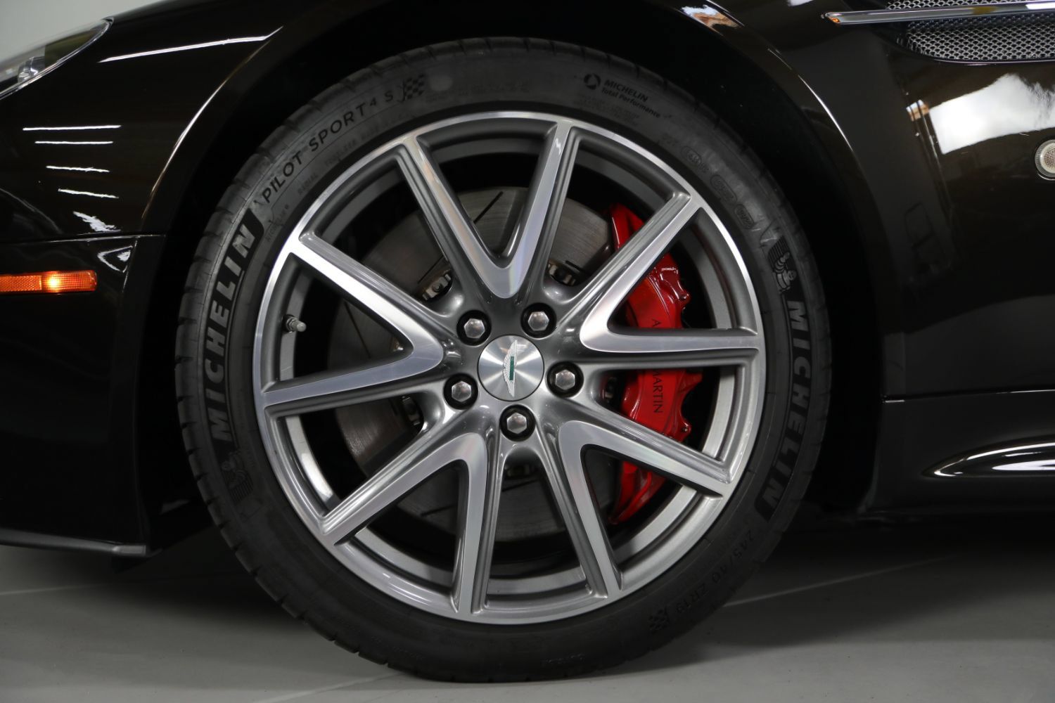 Used 2012 Aston Martin V8 Vantage N420 RWD image 17