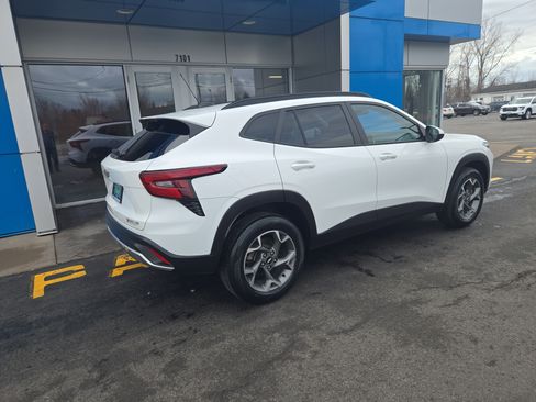 Certified 2024 Chevrolet Trax LT w/ Driver Confidence Package image 12