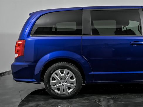 Used 2018 Dodge Grand Caravan SE image 11