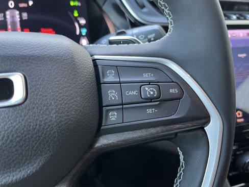 Used 2022 Jeep Grand Cherokee Limited 4xe image 24