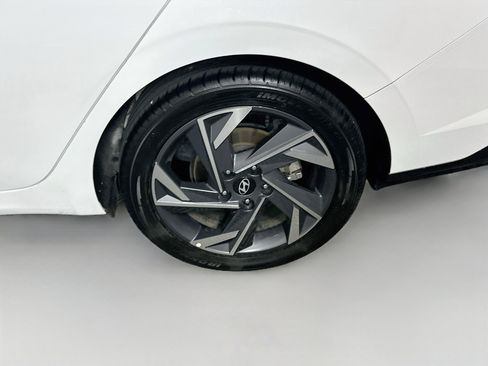 Used 2025 Hyundai Elantra SEL FWD image 11