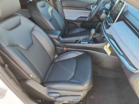 New 2026 Jeep Compass Latitude image 21