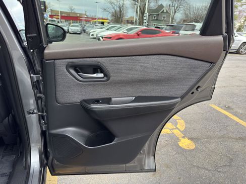 Used 2021 Nissan Rogue SV image 37