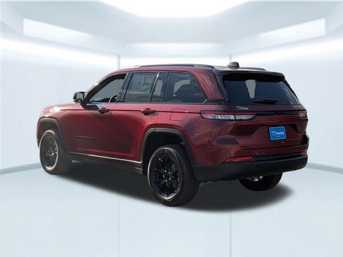 New 2025 Jeep Grand Cherokee Altitude image 4