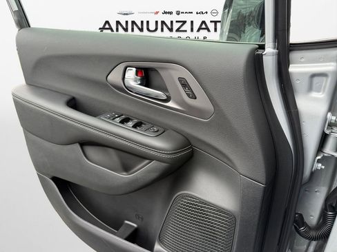 New 2026 Chrysler Pacifica Select image 28