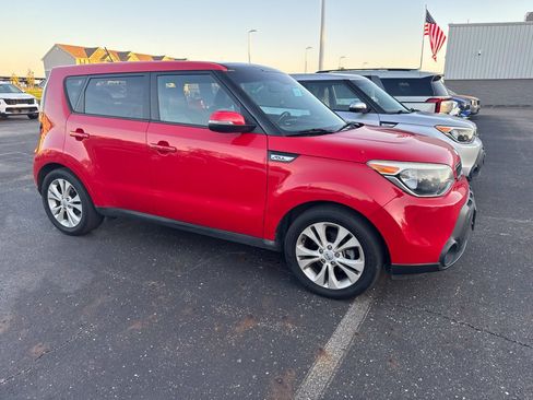 Used 2014 Kia Soul + w/ Primo Package FWD image 6