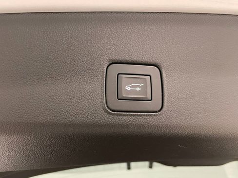 Used 2023 Chevrolet TrailBlazer RS w/ Sun and Liftgate Package FWD image 13