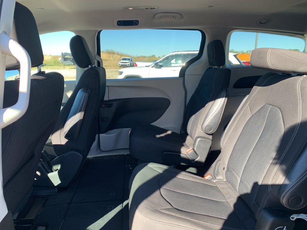 Used 2023 Chrysler Voyager LX FWD image 18