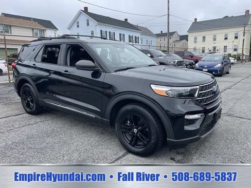 Used 2020 Ford Explorer XLT w/ Equipment Group 202A AWD/4WD image 2