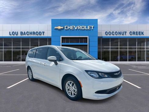 Used 2023 Chrysler Voyager LX FWD image 1